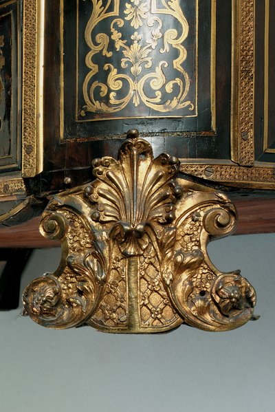 Detal komody Ludwika XIV (ormolu, mosiądz, szylkret i hebanowy boulle) (patrz także 486114-19) autorstwa Nicholas Sageot
