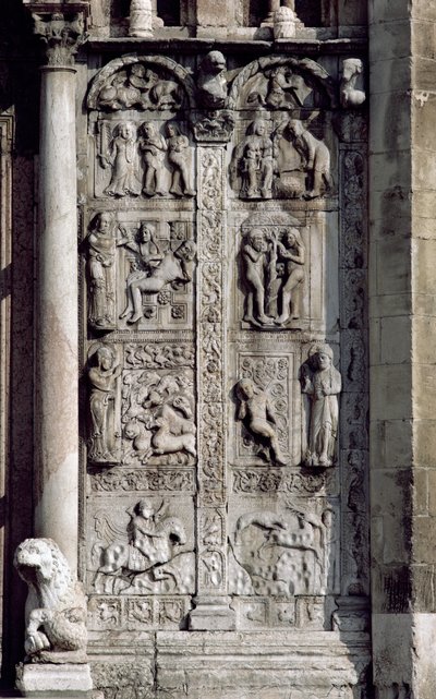 Szczegół od strony południowej ganku zachodniego, kamień z ok. 1120-38, patrz 136520 i 136522 autorstwa Nicholaus