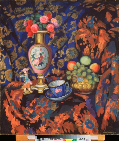 Martwa natura z porcelaną i kwiatami - praca Nikołaja Siemionowicza Zajcewa (1885-1938), tempera na tekturze autorstwa Nikolai Semyonovich Zaytsev