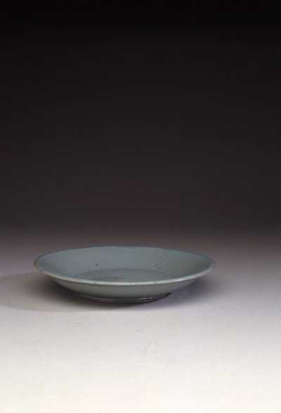 Rzadkie płytkie danie Ruyao (ceramiczne) (patrz także 466677) autorstwa Northern Song Dynasty Chinese School