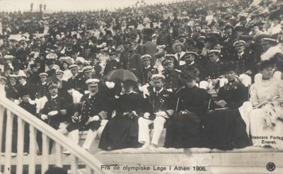Dygnitarze oglądający Igrzyska Olimpijskie 1906 w Atenach autorstwa Norwegian Photographer