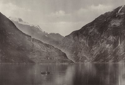W Geirangerfjord (zdjęcie czarno-białe) autorstwa Norwegian Photographer