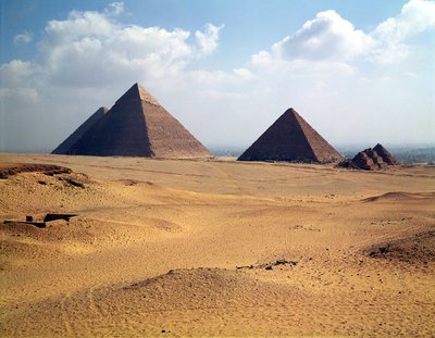 Widok piramid Cheopsa, Chefrena i Mycerinusa autorstwa Old Kingdom Egyptian