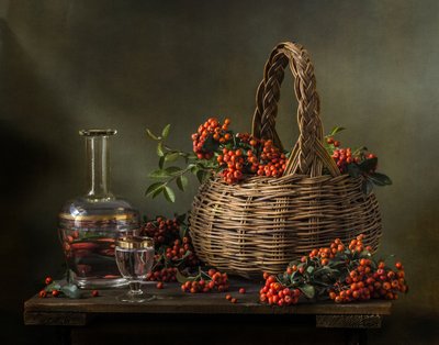 Zbiór jagód i karafka autorstwa Olga Aleksandrovna