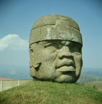 Kolosalna Głowa 1 z San Lorenzo, Veracruz, Meksyk, przedklasyczna (bazalt) autorstwa Olmec