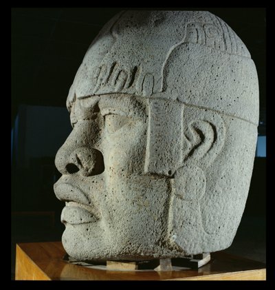 Kolosalna Głowa 4 z San Lorenzo, Veracruz, Meksyk, przedklasyczna (bazalt) autorstwa Olmec