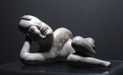 Leżąca figurka dziecka Olmeków, Villa Nueva autorstwa Olmec