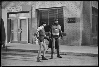 Batman i Robin na planie serialu autorstwa Orlando Suero