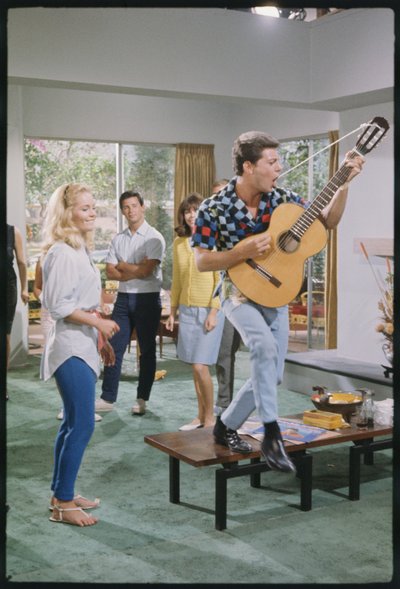 Frankie Avalon i Tuesday Weld na planie „I