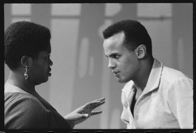 Harry Belafonte z Odettą na planie programu telewizyjnego autorstwa Orlando Suero