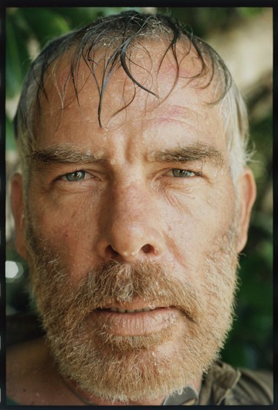 Lee Marvin na planie „Piekło na Pacyfiku” autorstwa Orlando Suero