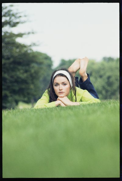 Margot Kidder na trawie autorstwa Orlando Suero