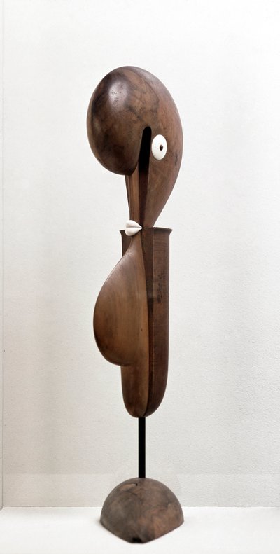 Groteskowa (rzeźba z drewna) autorstwa Oskar Schlemmer