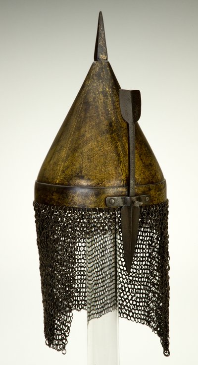 Hełm, być może XVI w., przebudowany w XIX w. (rudyzane żelazo ze złoceniami) autorstwa Ottoman School
