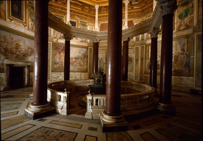 Widok wnętrza paleochrześcijańskiego baptysterium San Giovanni in Laterano (św. Jana Laterano) (baptysterium laterańskie lub San Giovanni in Fonte), zbudowanego około 440 r. Rzym autorstwa Paleo Christian