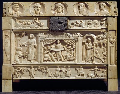 Sztuka paleochretańska: Relikwiarz (lipsanoteka) decoree scen ze Starego i Nowego Testamentu w niższych płaskorzeźbach. IV wiek Z klasztoru Santa Giulia we Włoszech. Brescia, muzeum chrześcijańskie autorstwa Paleo Christian