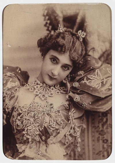 La Belle Otero, lata 90. XIX wieku. autorstwa Paris . Photo studio Reutlinger