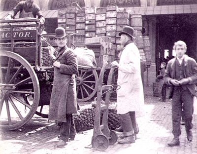 Rozładunek na Billingsgate Market autorstwa Paul Martin