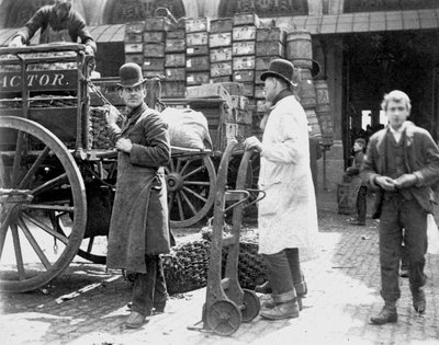 Rozładunek na Billingsgate Market, Londyn, 1893 autorstwa Paul Martin