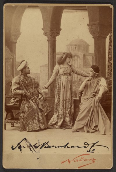 [Sarah Bernhardt jako Gismonda]. autorstwa Paul Nadar