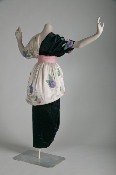 Sorbetowa suknia wieczorowa autorstwa Paul Poiret