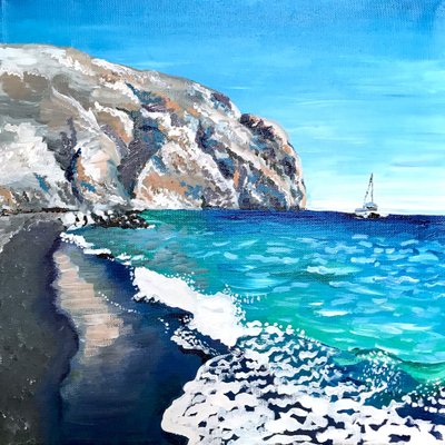 Klify nad plażą z czarnym piaskiem autorstwa Pauline Wegman | Key and Sea Creative