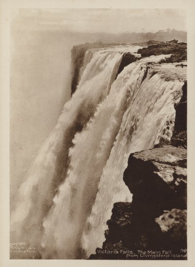 Wodospady Wiktorii, główny wodospad z wyspy Livingstone (zdjęcie czarno-białe) autorstwa Percy M. Clark