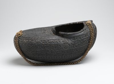 Kashkul, czyli miska żebraków, z portretem derwiszów i konnego sokolnika, Iran, 1880 (coco de mer shell & chain) autorstwa Persian School