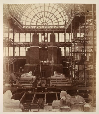 Przygotowania do wzniesienia Kolosów Abu Simbel, Crystal Palace, z „Fotograficzne widoki postępu Crystal Palace, Sydenham” autorstwa Philip Henry Delamotte