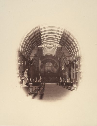 Widok w Central Hall, Wystawa Skarbów Sztuki, Manchester, 1857. autorstwa Philip Henry Delamotte