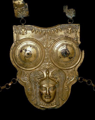 Cywilizacja fenicka: pancernik ze złotego brązu Ksour-es-Saf (Ksour es Saf, Ksour Essef lub Ksour Essaf). III-II wiek p.n.e. Muzeum Bardo w Tunisie autorstwa Phoenician