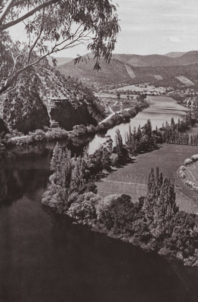 Rzeka Derwent niedaleko New Norfolk, Tasmania (zdjęcie czarno-białe) autorstwa Photographer Australian