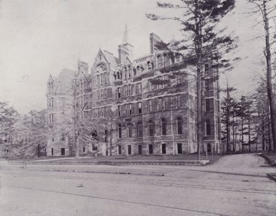 Kanada: McMaster Hall, Toronto (zdjęcie czarno-białe) autorstwa Photographer Canadian