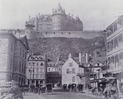 Kanada: Chateau Frontenac, Quebec (zdjęcie czarno-białe) autorstwa Photographer Canadian