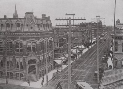 Dundas Street, Looking East, Londyn, Ontario (zdjęcie czarno-białe) autorstwa Photographer Canadian