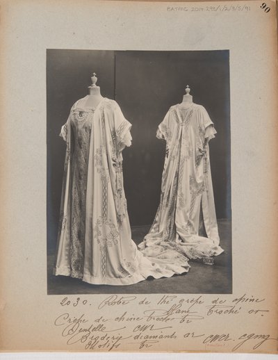 Strona albumu: House of Worth, suknia balowa autorstwa Photographer French