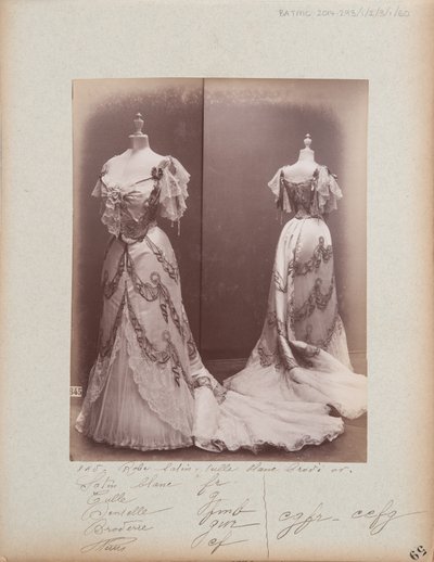 Strona albumu: House of Worth, suknia balowa autorstwa Photographer French
