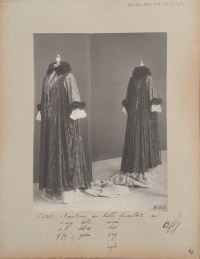 Strona albumu: House of Worth, Mantle autorstwa Photographer French