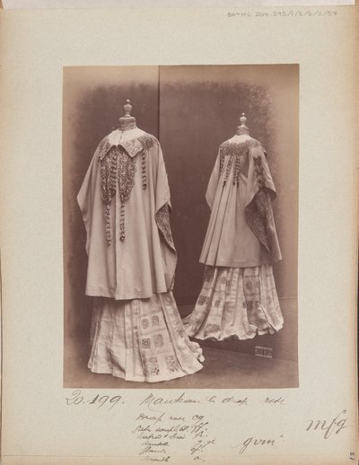 Strona albumu: House of Worth, Mantle autorstwa Photographer French
