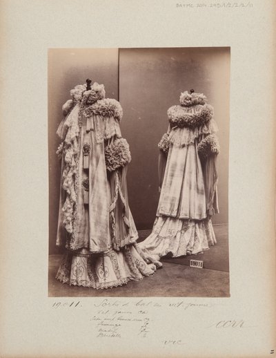 Strona albumu: House of Worth, Sortie de Bal autorstwa Photographer French