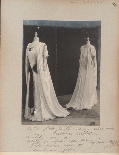 Strona albumu: House of Worth, Suknia herbaciana autorstwa Photographer French