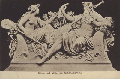 Alegoryczne postacie przedstawiające Ren i Mozelę na Nationaldenkmal, pomnik upamiętniający zjednoczenie Niemiec, Rudesheim nad Renem, Hesja (zdjęcie czarno-białe) autorstwa Photographer German