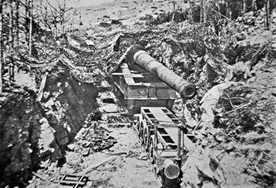 Big Bertha, jedna z kilku gigantycznych niemieckich armat zamontowanych na torach kolejowych podczas I wojny światowej autorstwa Photographer German