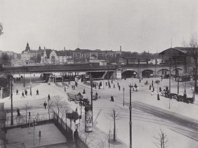 Charlottenburg, Hardenbergstrasse, Bahnhof Zoologischer Garten (zdjęcie czarno-białe) autorstwa Photographer German