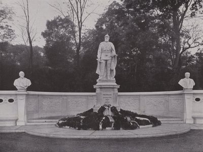 Pomnik cesarza Fryderyka III (zdjęcie czarno-białe) autorstwa Photographer German