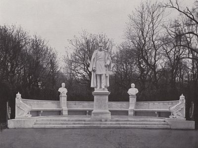 Monument In The Sieges-Allee, Wilhelm Der Grosse (zdjęcie czarno-białe) autorstwa Photographer German