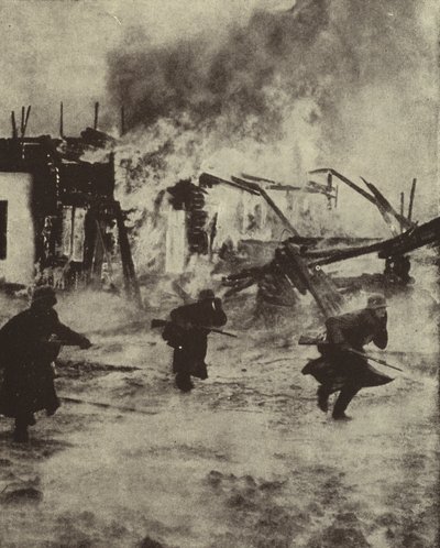Niemieccy żołnierze posuwają się przez płonące ruiny Rotterdamu po jego zbombardowaniu przez Luftwaffe, II wojna światowa, maj 1940 (zdjęcie czarno-białe) autorstwa Photographer German