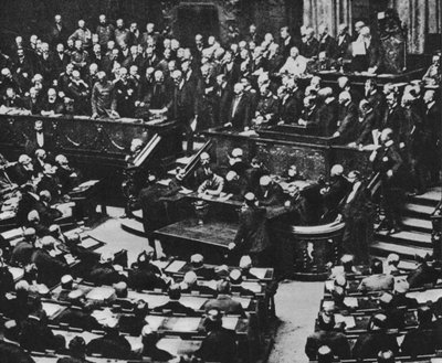 Wypowiedzenie wojny przez Niemcy Francji, 3 sierpnia 1914, w Reichstagu (zdjęcie czarno-białe) autorstwa Photographer German