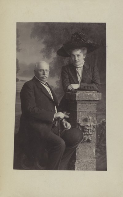 Graf Ferdinand von Zeppelin, niemiecki projektant i konstruktor sterowców, i jego żona Isabella (zdjęcie czarno-białe) autorstwa Photographer German