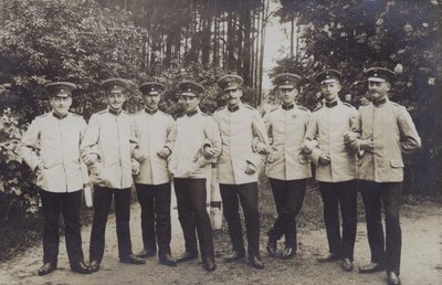 Grupa oficerów armii niemieckiej (zdjęcie czarno-białe) autorstwa Photographer German